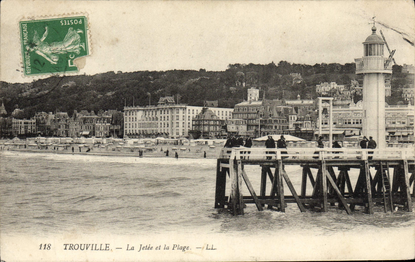 CPA Trouville La jetee et la plage