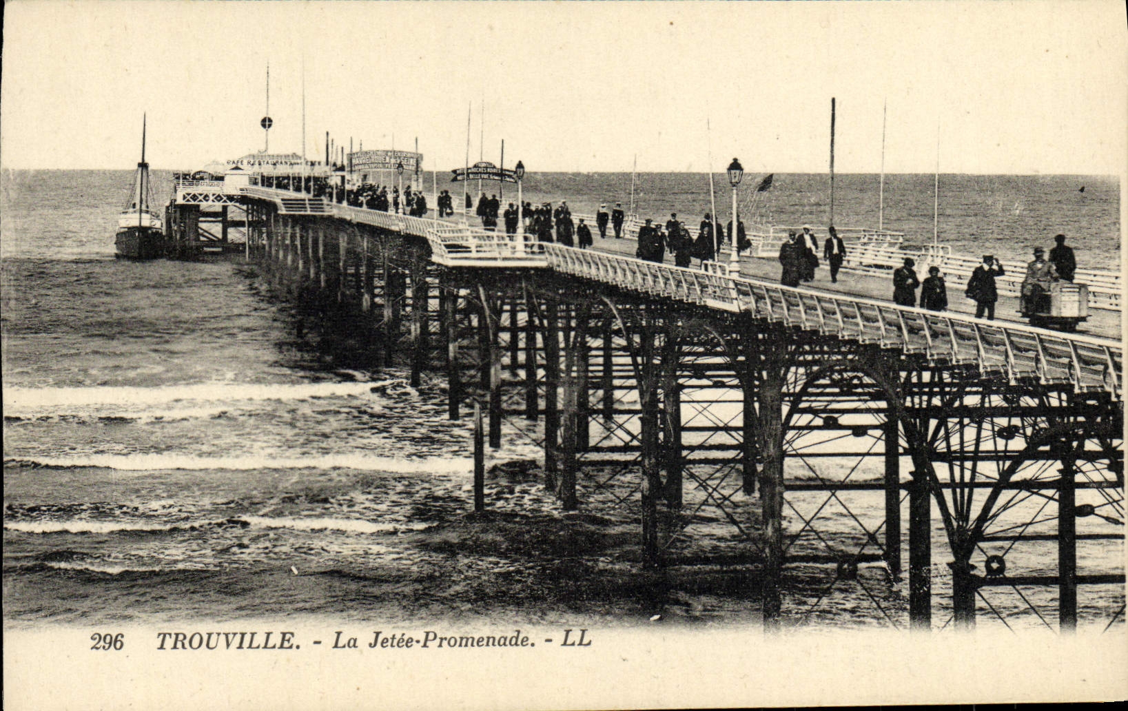 CPA Trouville La jetee promenade