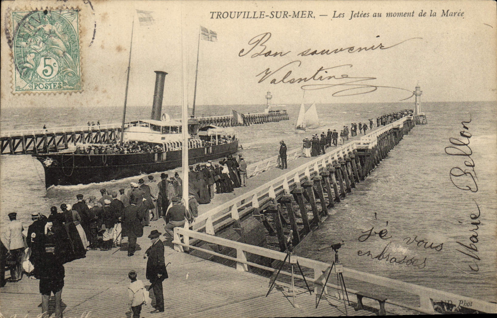CPA Trouville sur mer Les jetees au moment de la maree Bateau