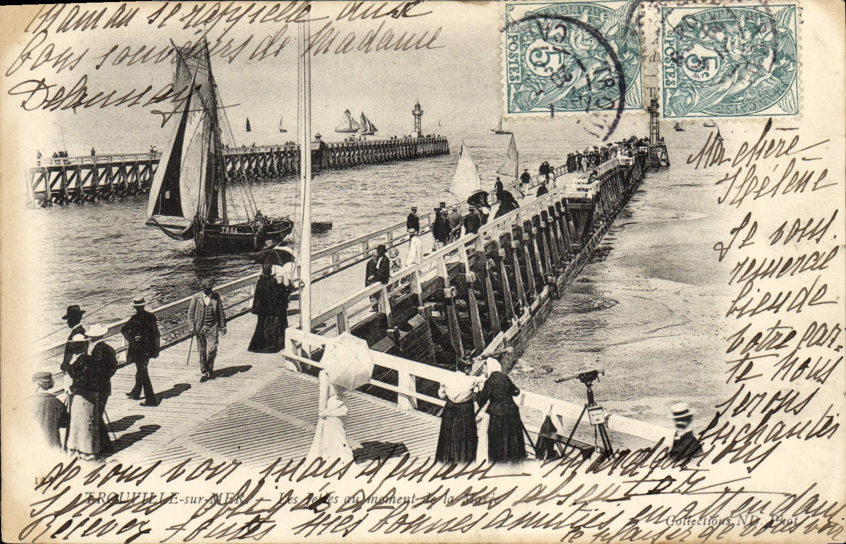 CPA Trouville sur mer Les jetees au moment de la maree Bateau