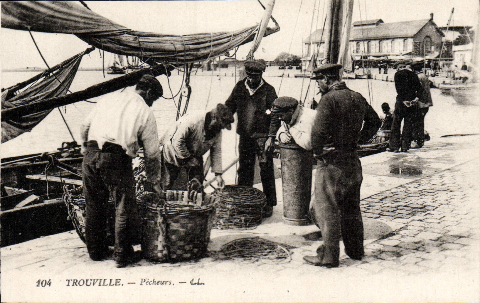 CPA Trouville Pecheurs Peche TOP