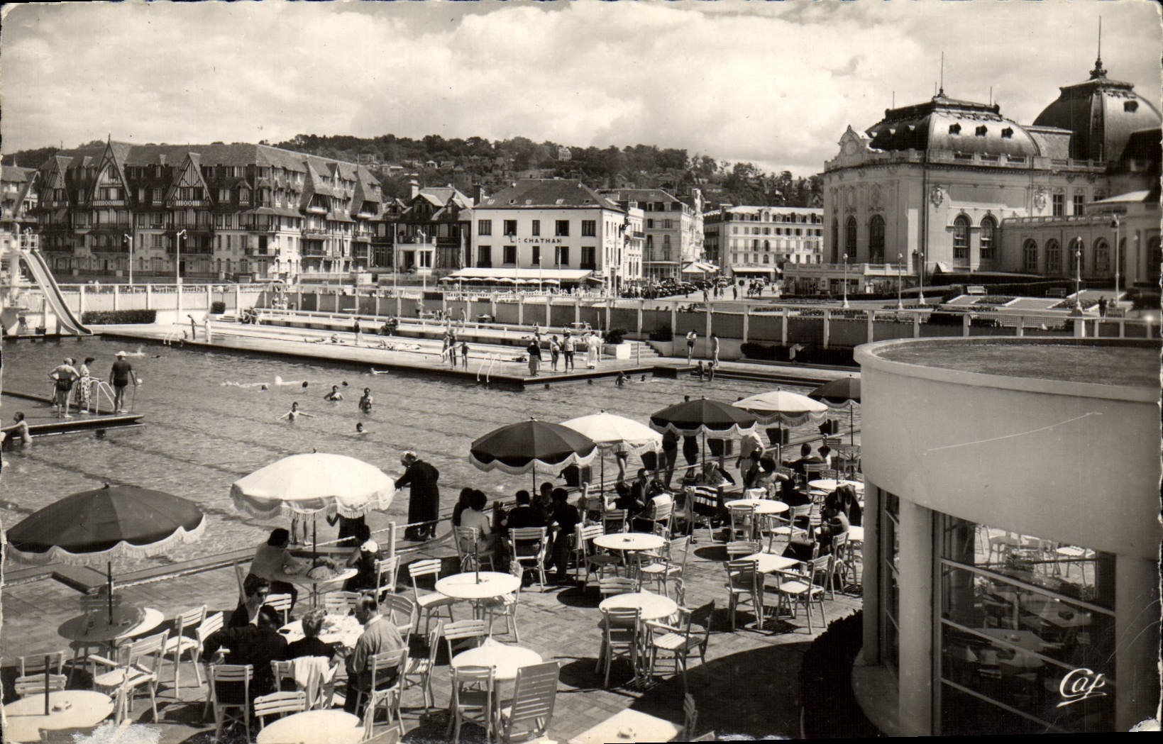 VINTAGE POSTCARD Trouville Queen of the beaches the swimming pool