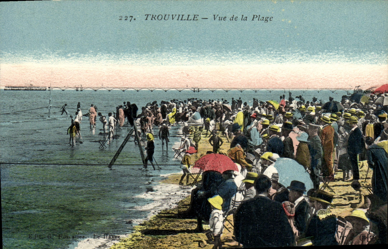 VINTAGE POSTCARD Trouville Seen of the beach