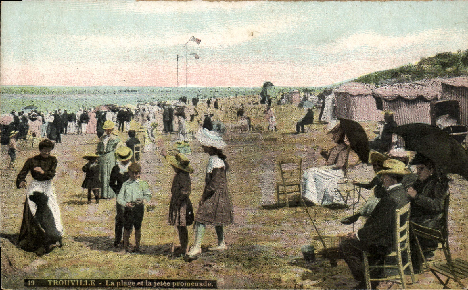 CPA Trouville la plage et la jetee promenade