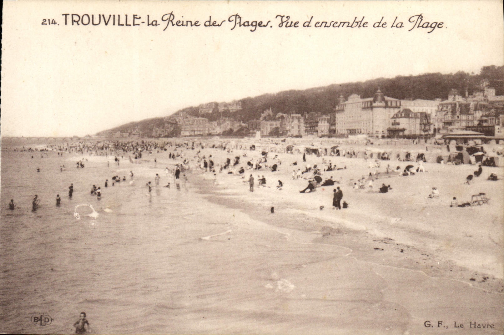 CPA Trouville reine des plage vue d'ensemble de la plage