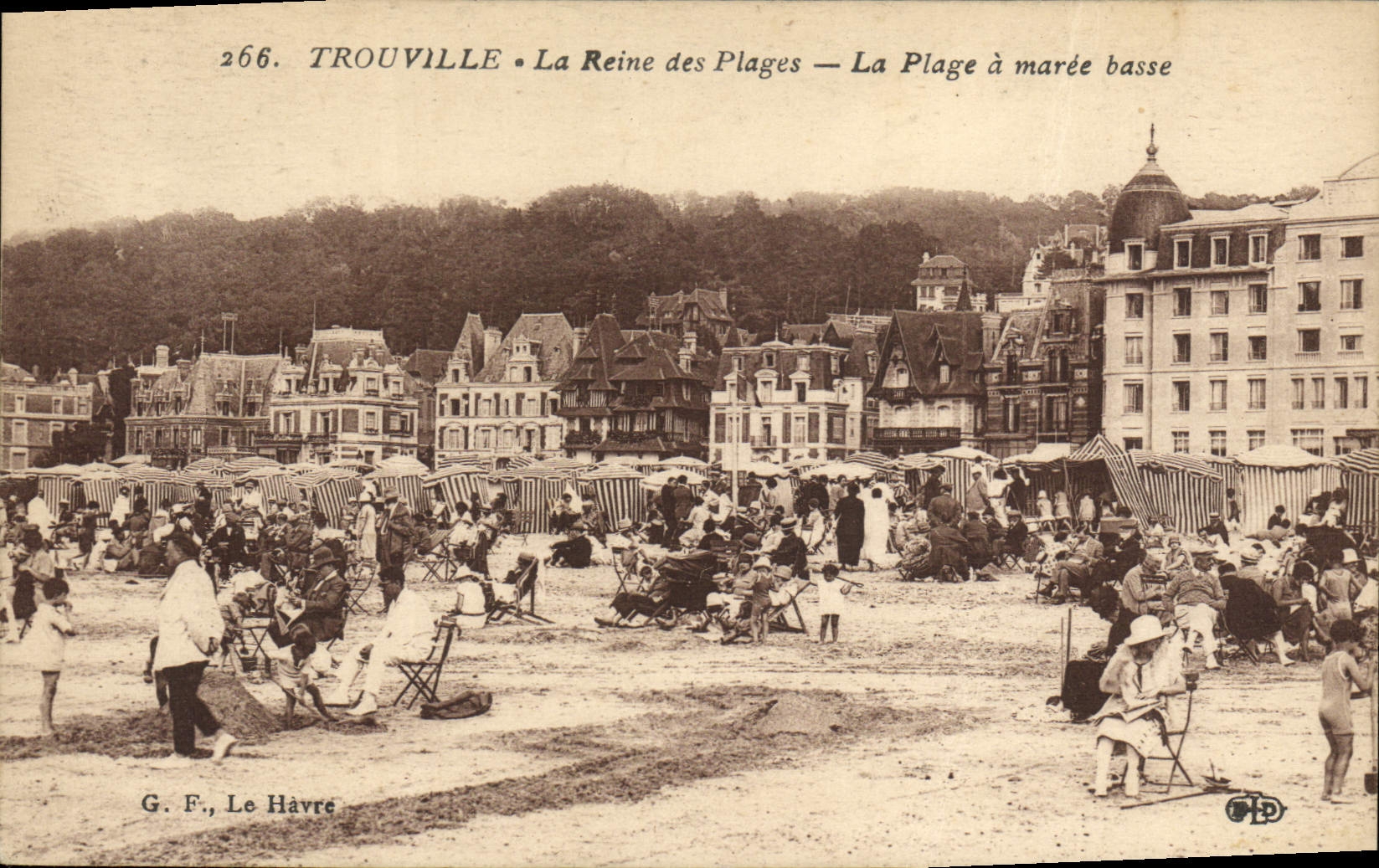 VINTAGE POSTCARD Trouville the queen of the beach the beach has low tide