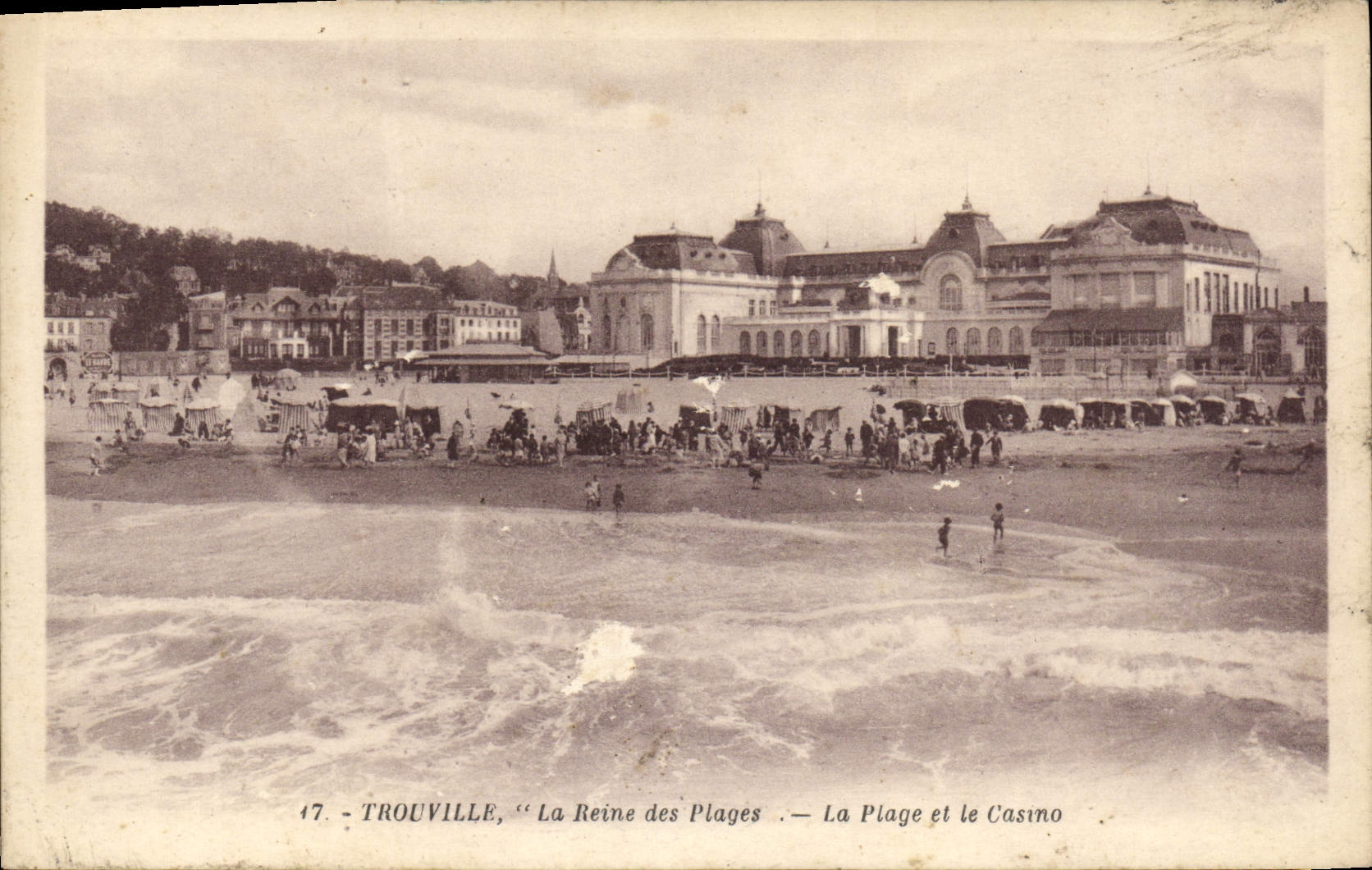 CPA Trouville la reine des plages la plage et le casino