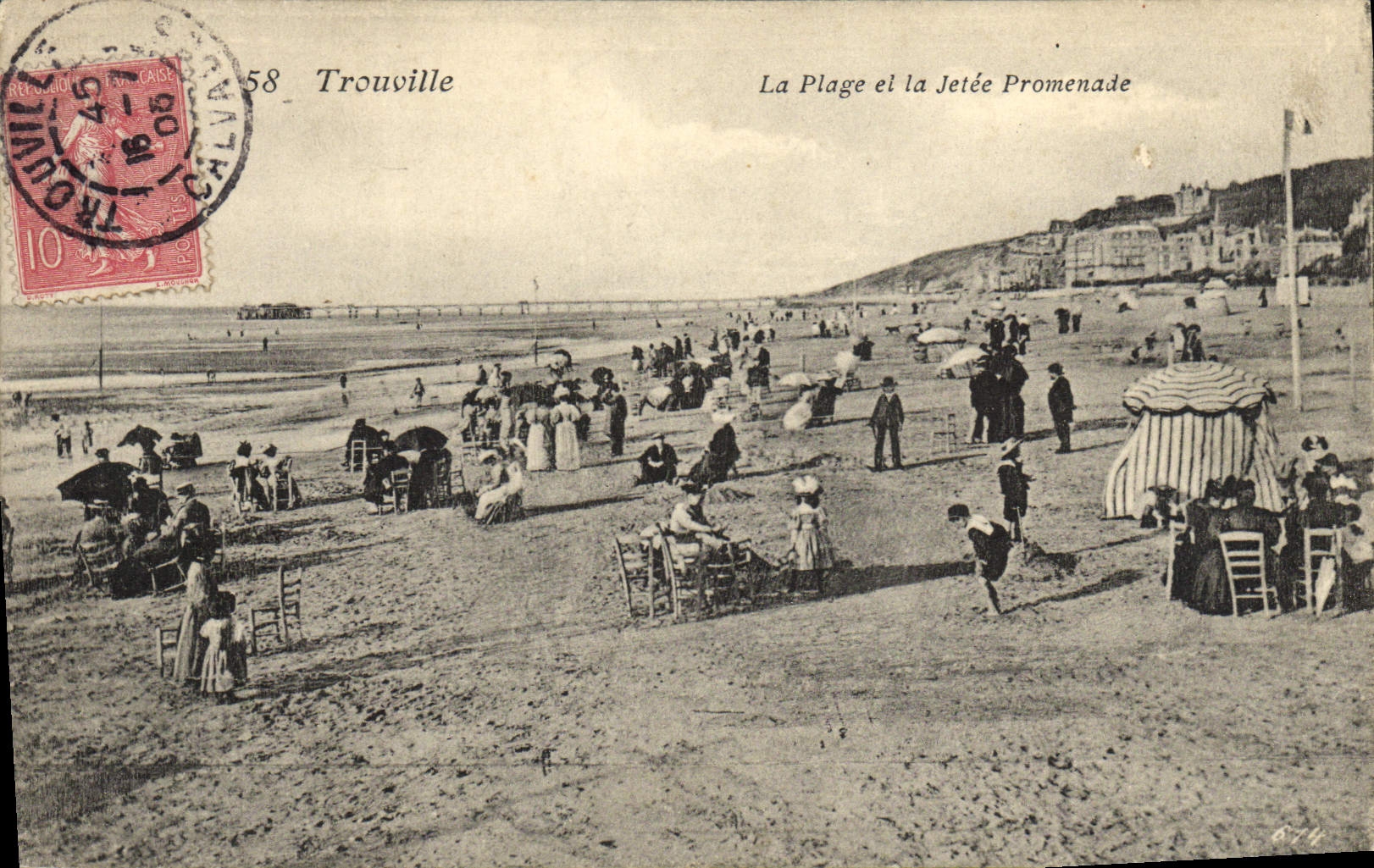 CPA Trouville la plage et la jetee promenade
