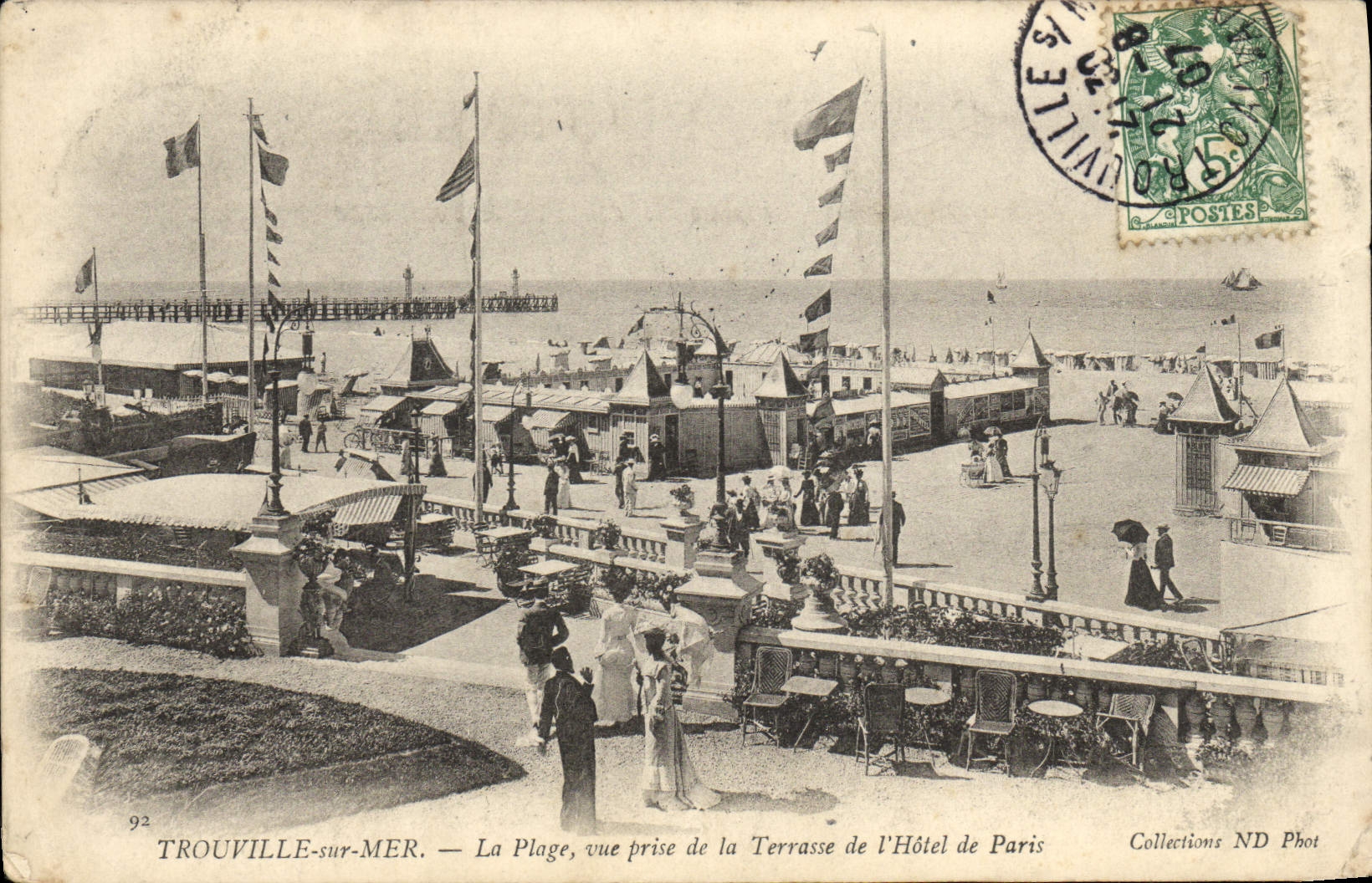 CPA Trouville sur mer La plage vue prise de la terrasse de l'hotel de paris