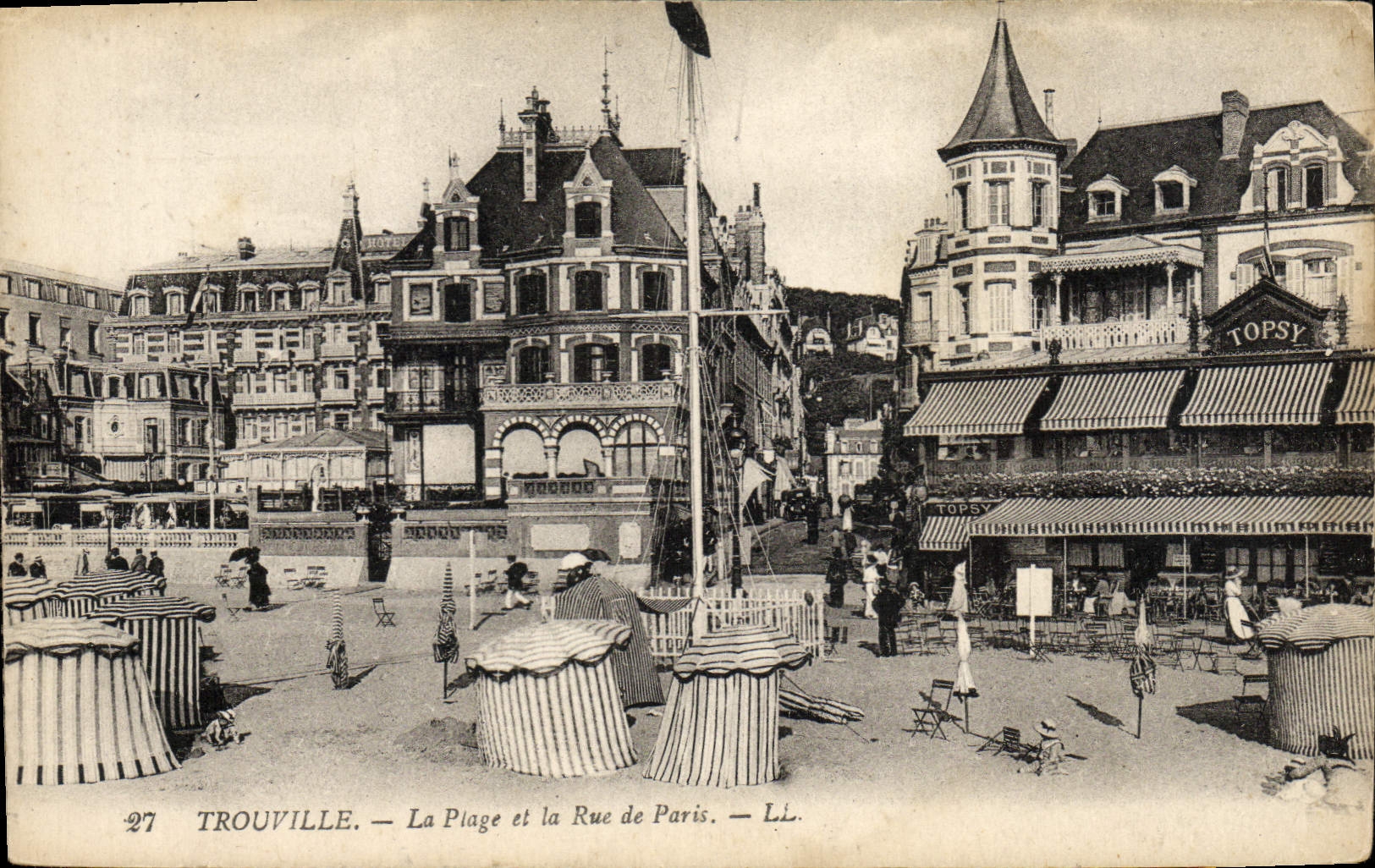 CPA Trouville La plage et la rue de paris