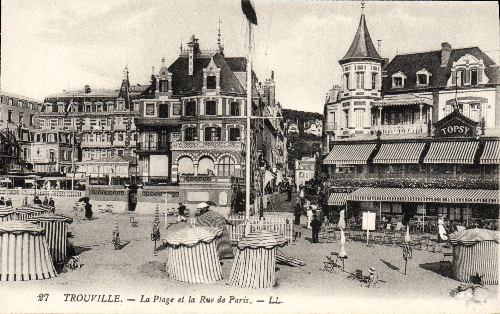 CPA Trouville La plage et la rue de paris