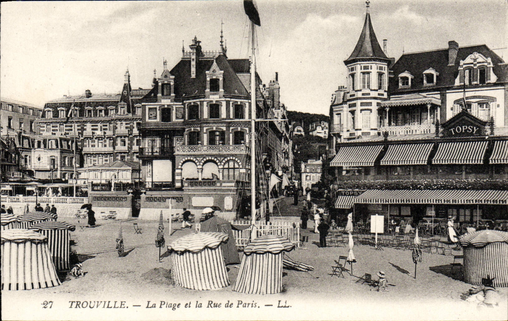 CPA Trouville La plage et la rue de paris