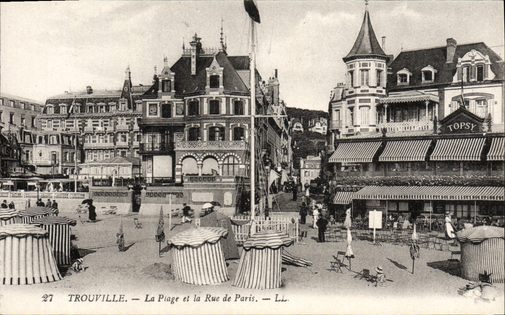 CPA Trouville La plage et la rue de paris