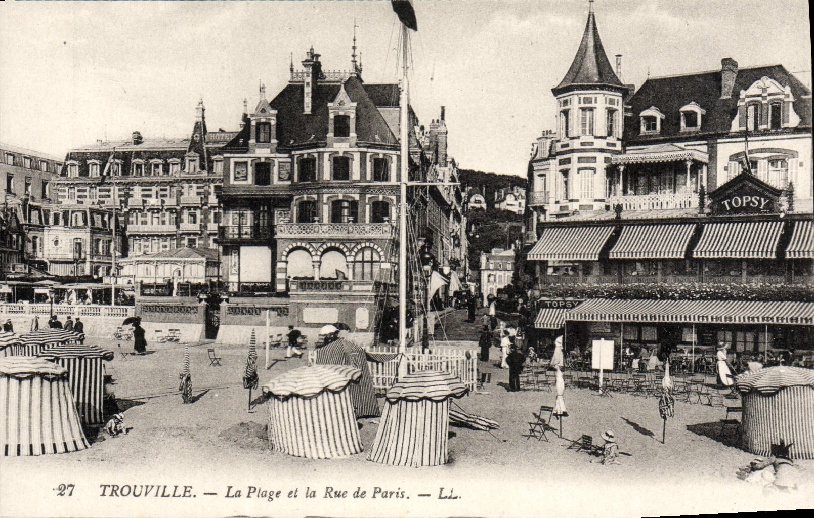 CPA Trouville La plage et la rue de paris