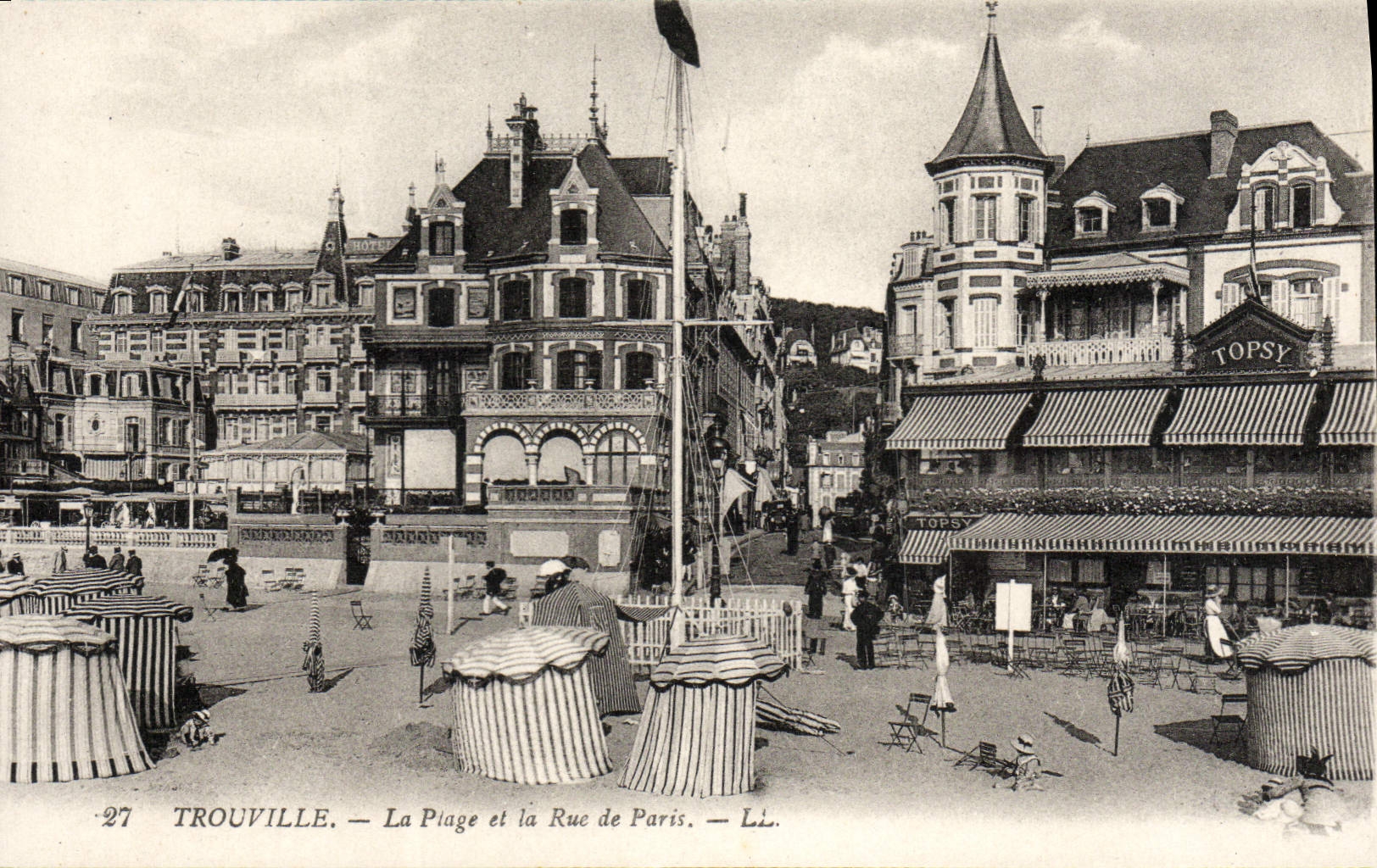 CPA Trouville La plage et la rue de paris