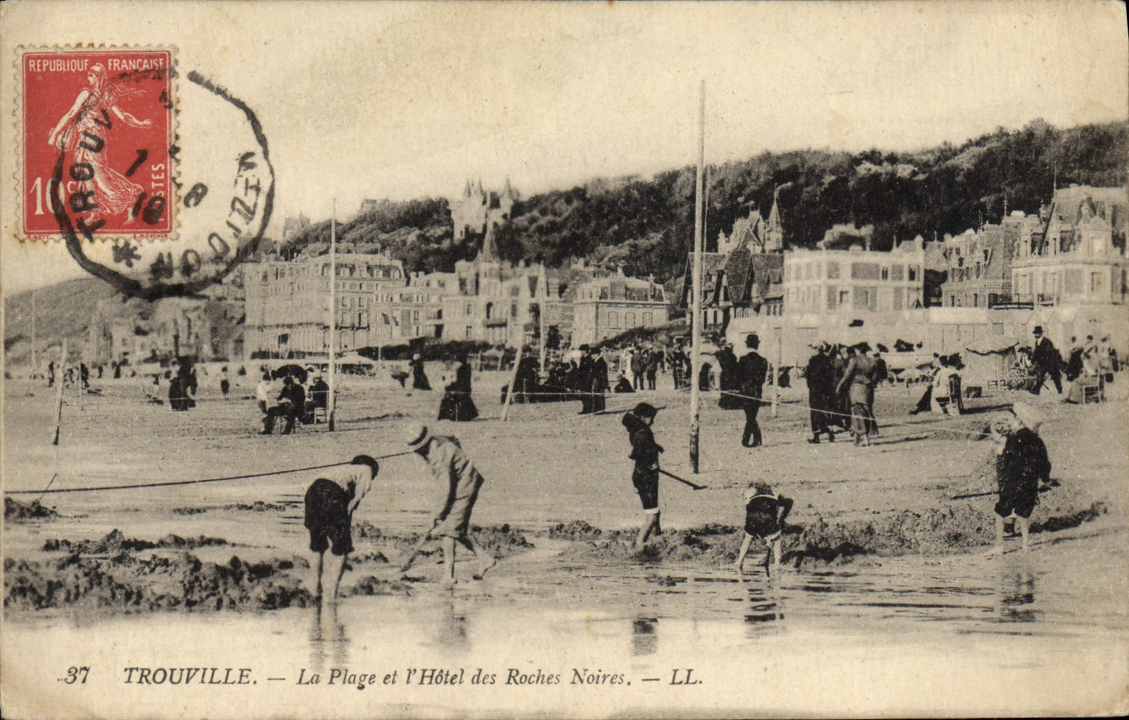 VINTAGE POSTCARD Trouville the beach and the hotel black rocks children