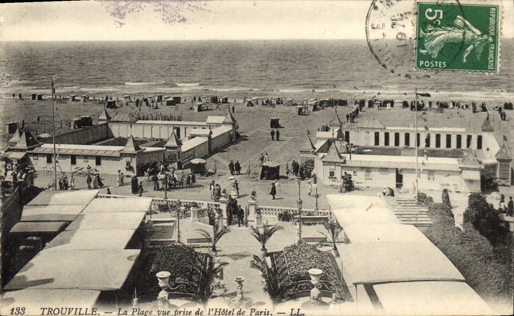 VINTAGE POSTCARD Trouville the beach seen from of the hotel of bets