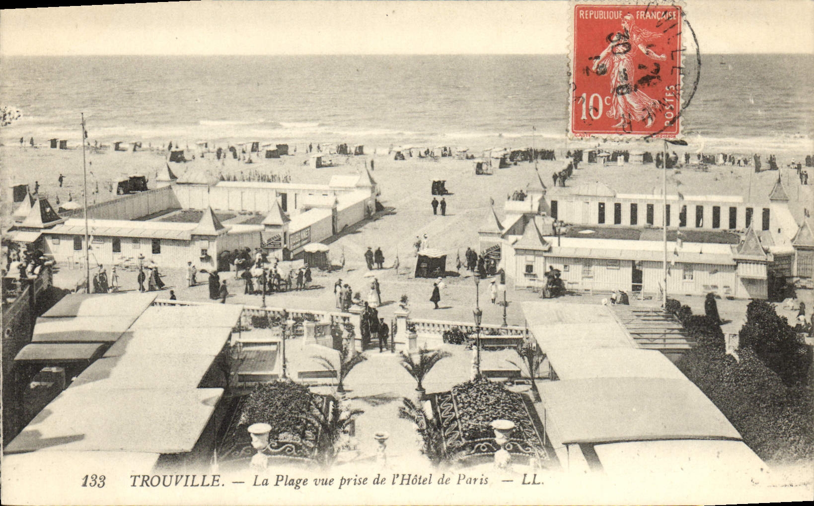 CPA Trouville la plage vue prise de l'hotel de paris