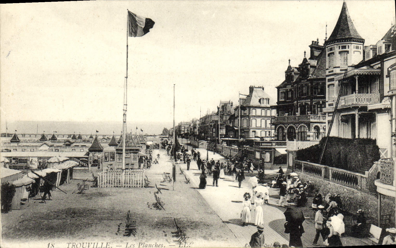 CPA Trouville Les planches