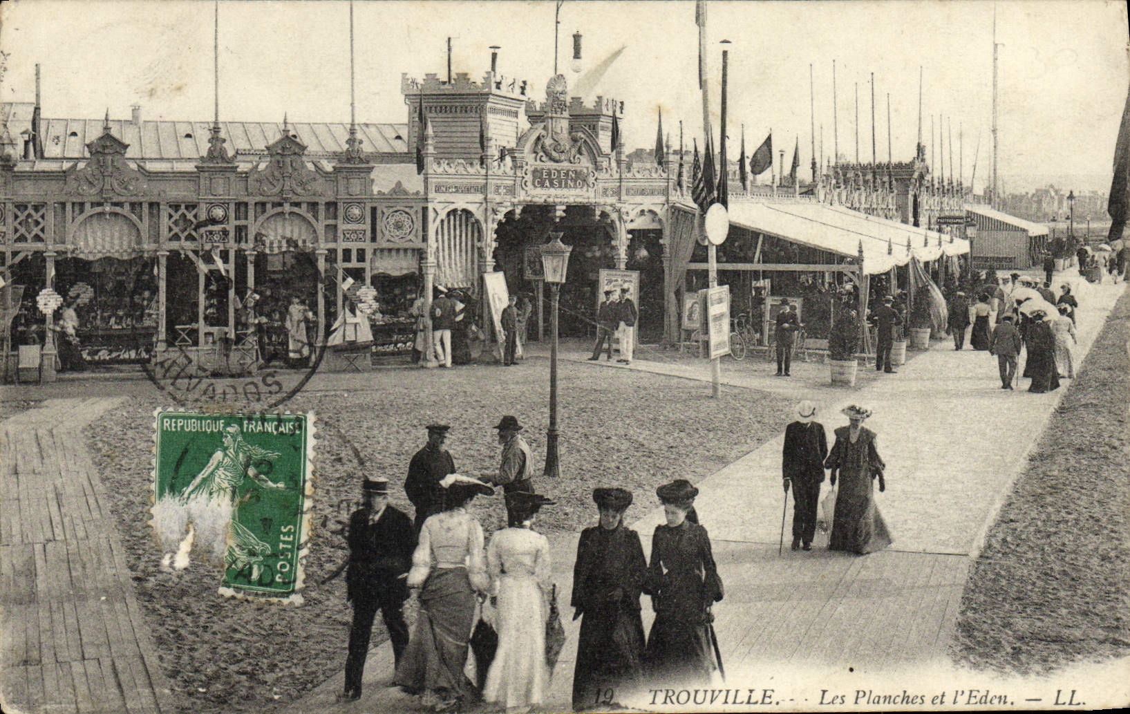 CPA Trouville Les planches et l'eden