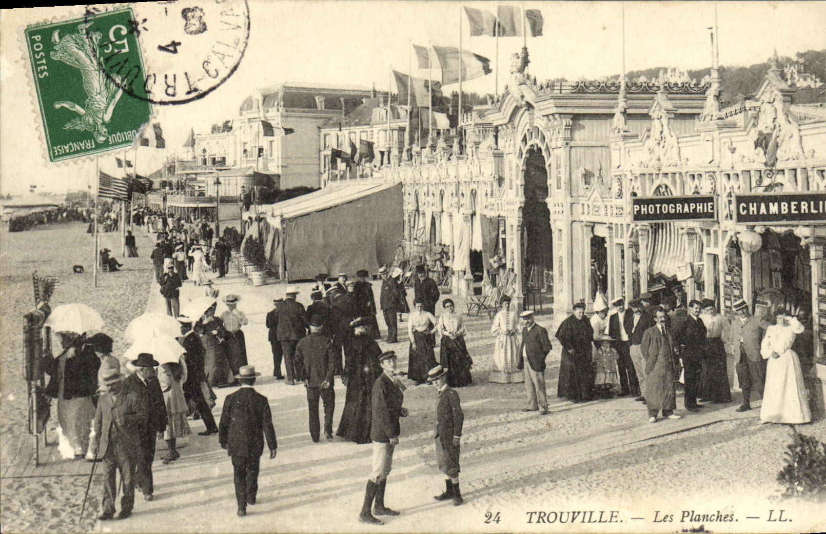 CPA Trouville Les planches