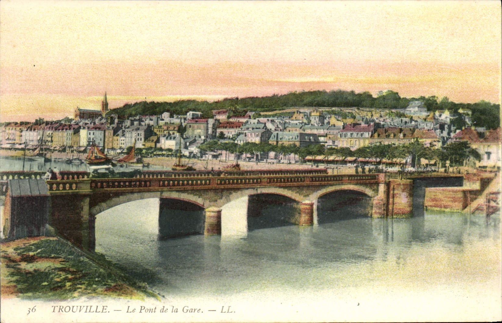 CPA Trouville Le pont de la gare
