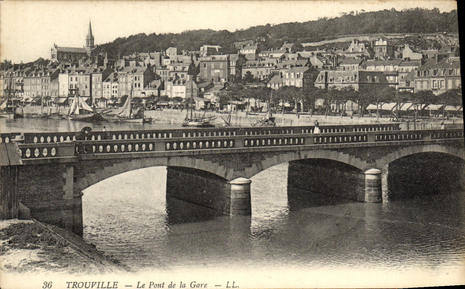 CPA Trouville le pont de la gare