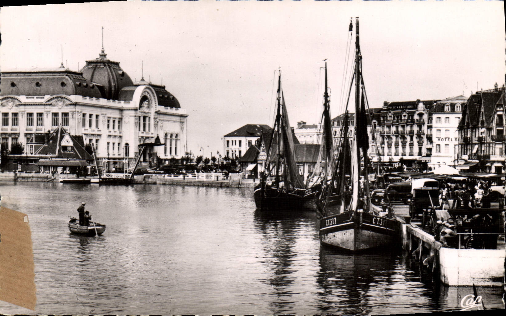 MODERN CARD Trouville the queen of the beaches the port and the casino Boats