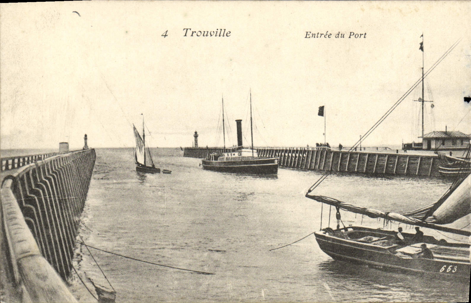 VINTAGE POSTCARD Trouville Entered of the port boats