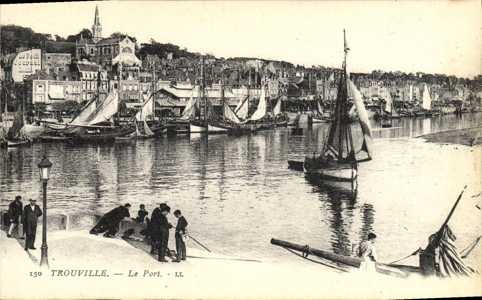 CPA Trouville Le port Bateaux