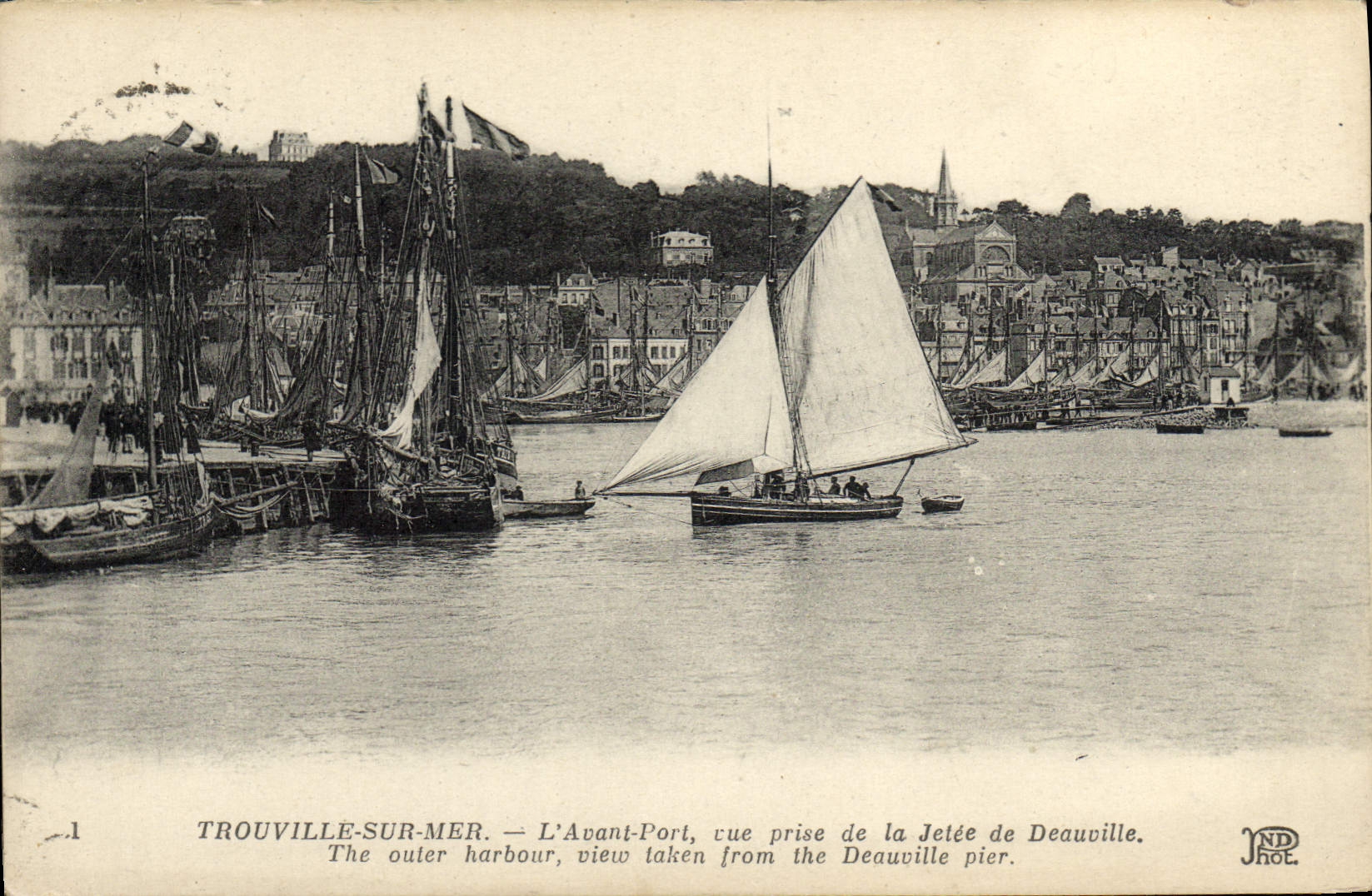 POSTAL Trouville de la VENDIMIA antes del puerto vista del embarcadero de los barcos de Deauville