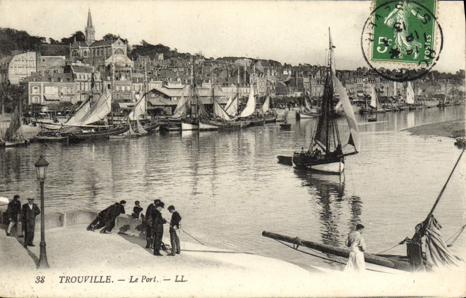 CPA Trouville Le port Bateaux
