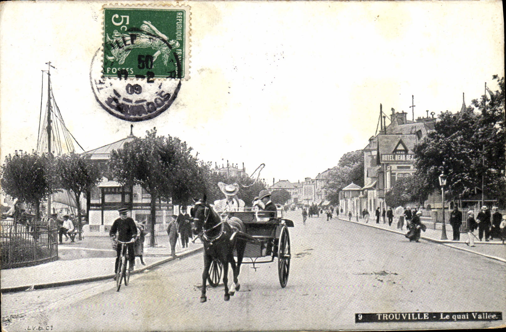 CPA Trouville Le quai vallee