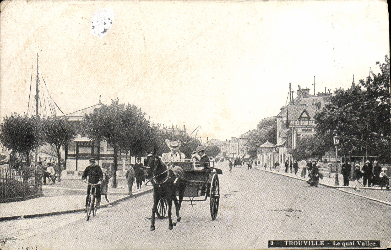 CPA Trouville Le quai vallee