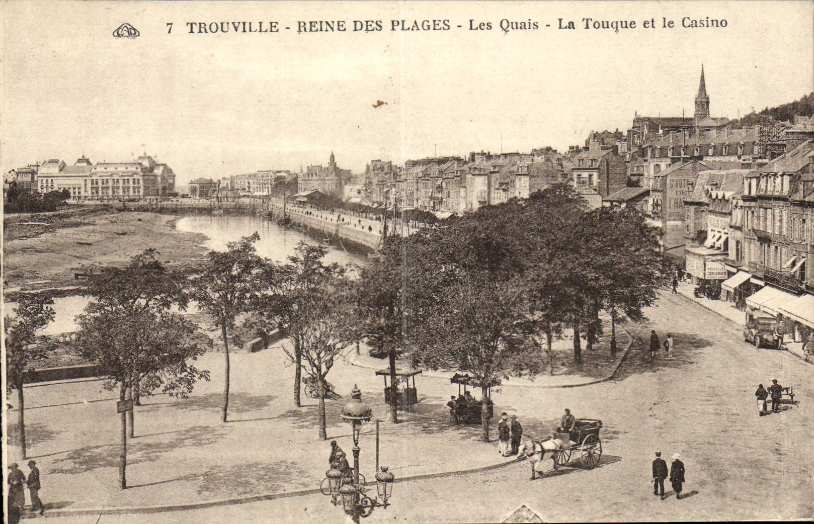 CPA Trouville reine des plages Les quais la Touque et le casino