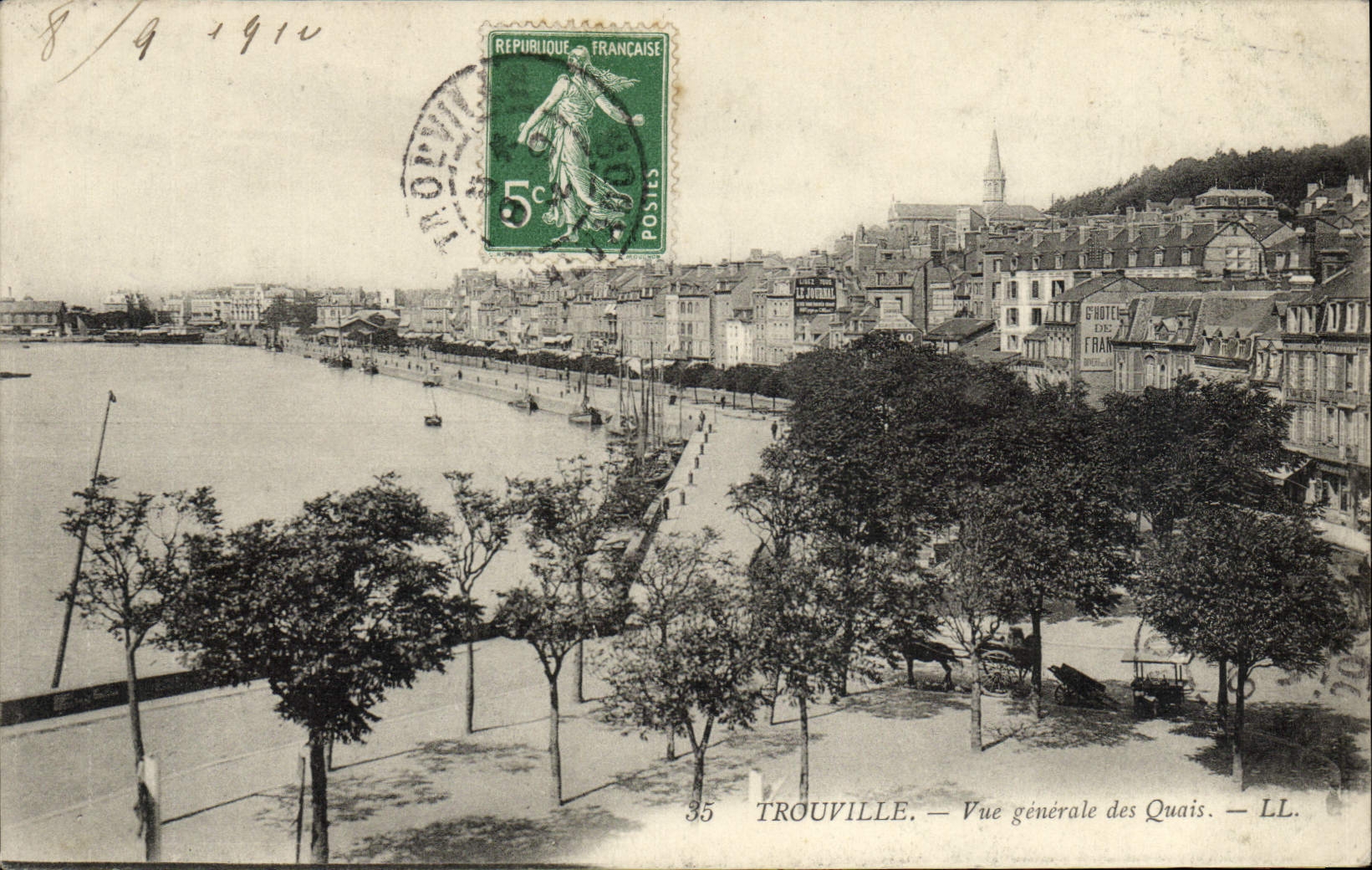 CPA Trouville Vue generale des quais