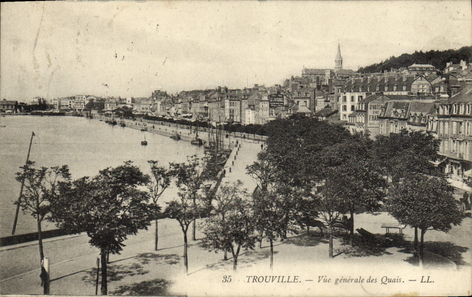 CPA Trouville Vue generale des quais