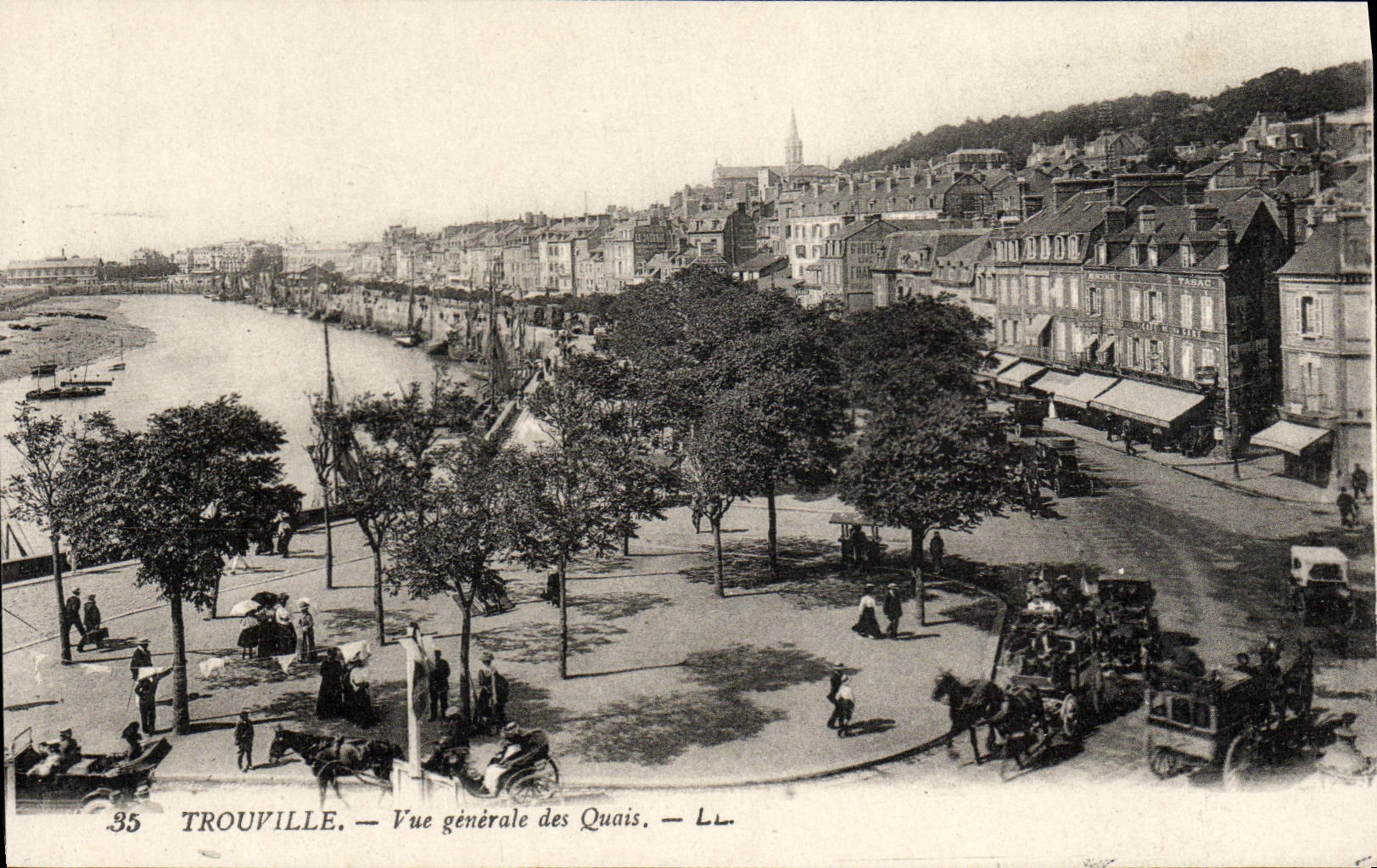 CPA Trouville Vue generale des quais