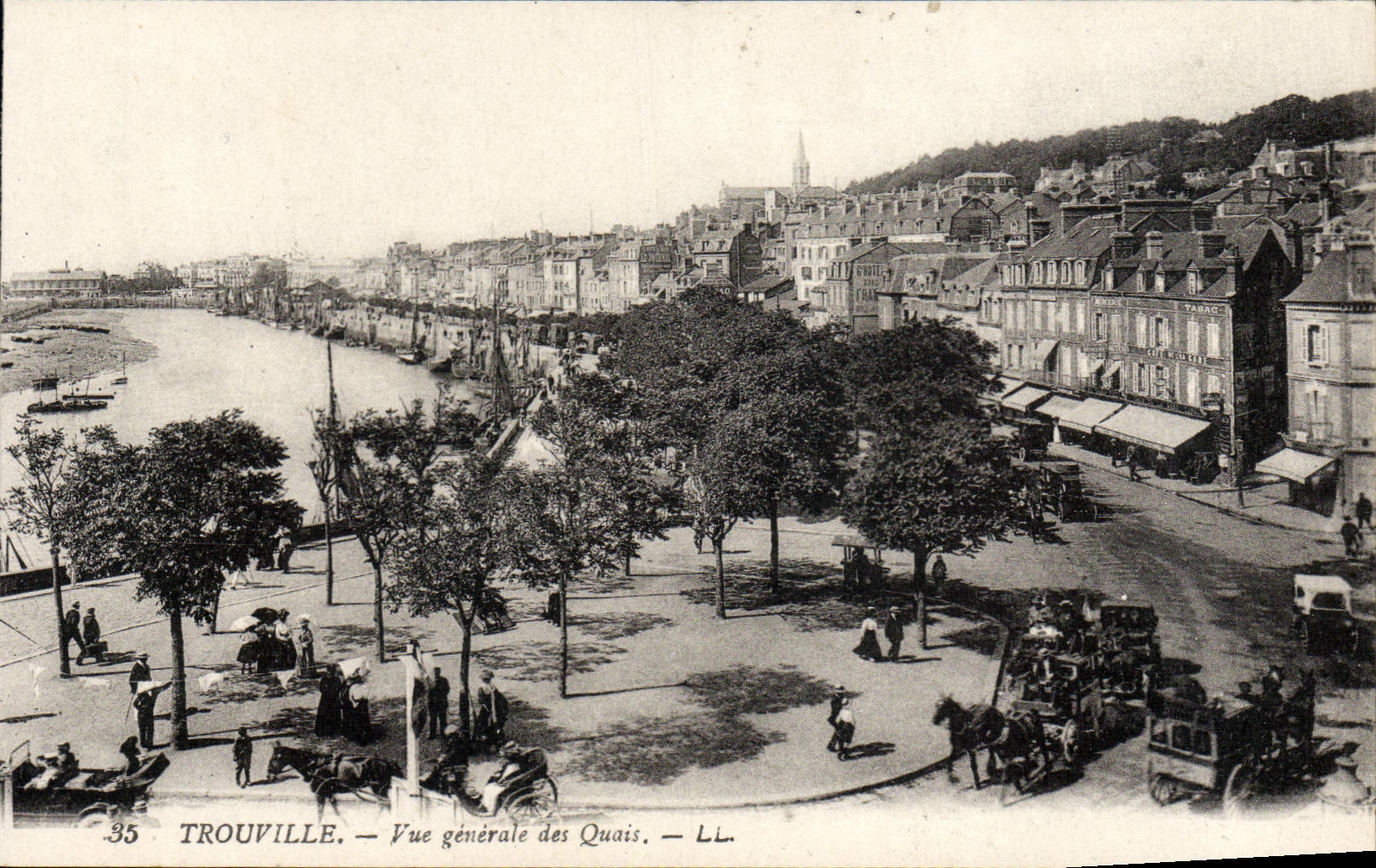 CPA Trouville Vue generale des quais