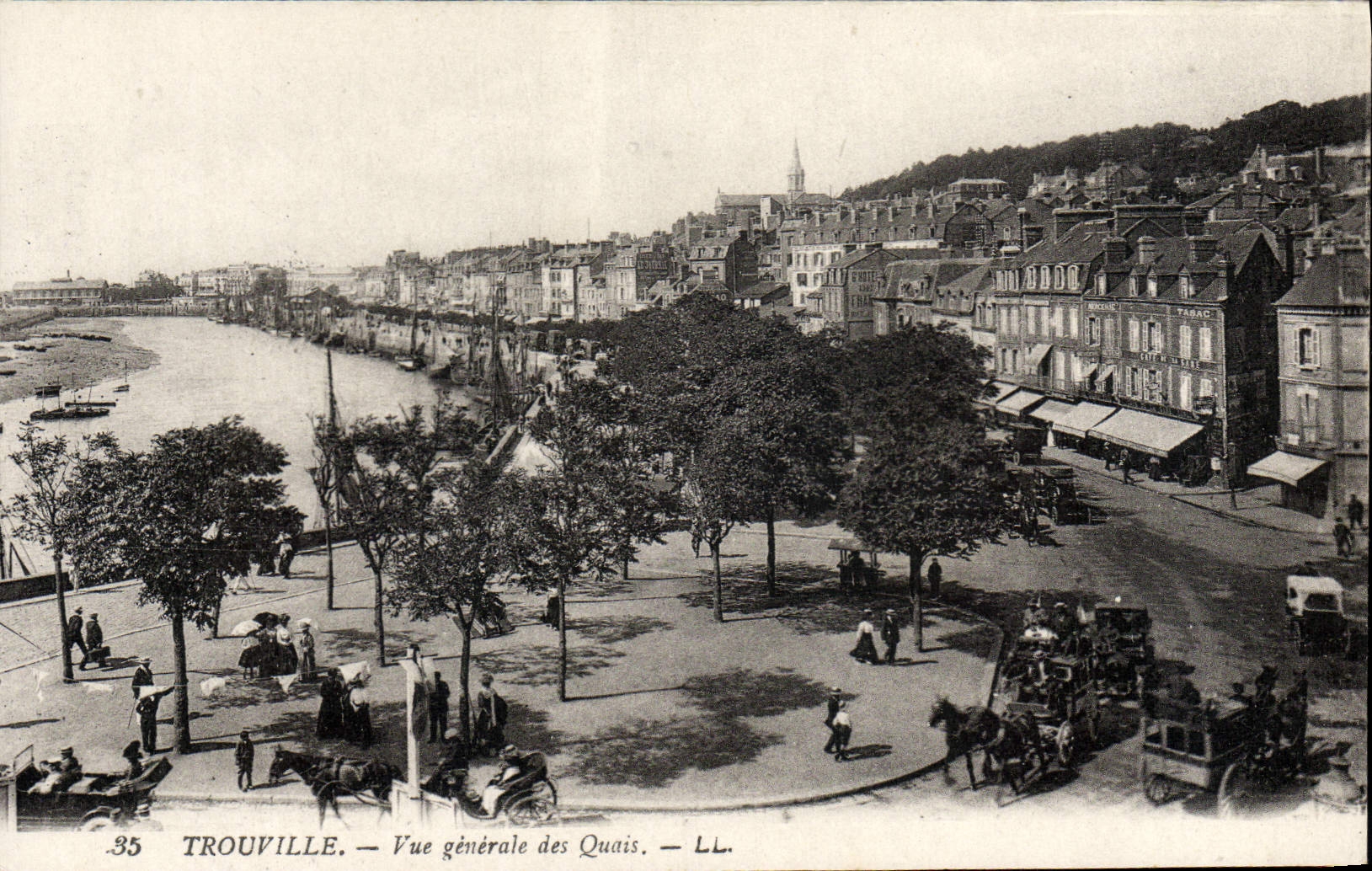 CPA Trouville Vue generale des quais
