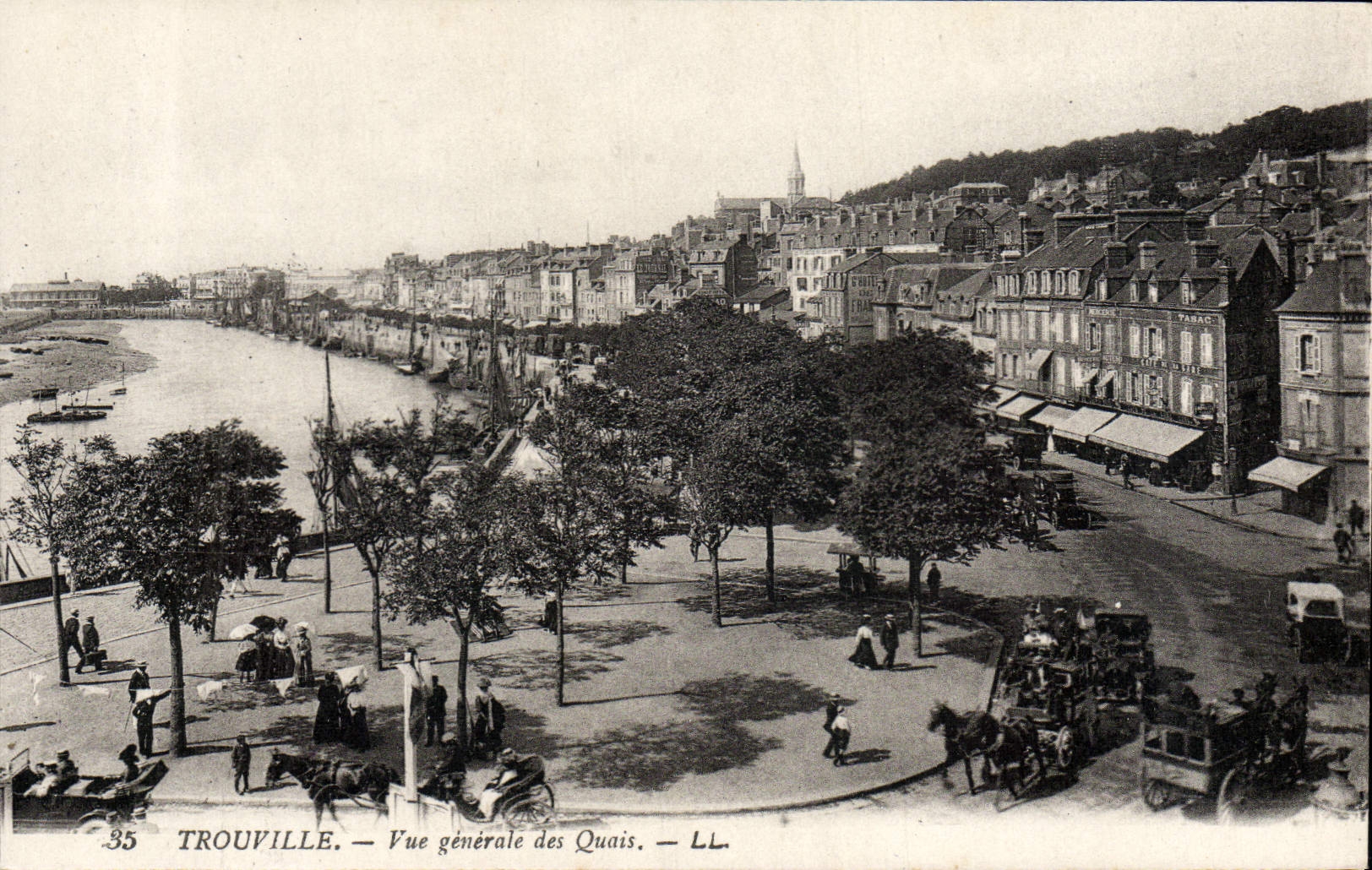 CPA Trouville Vue generale des quais