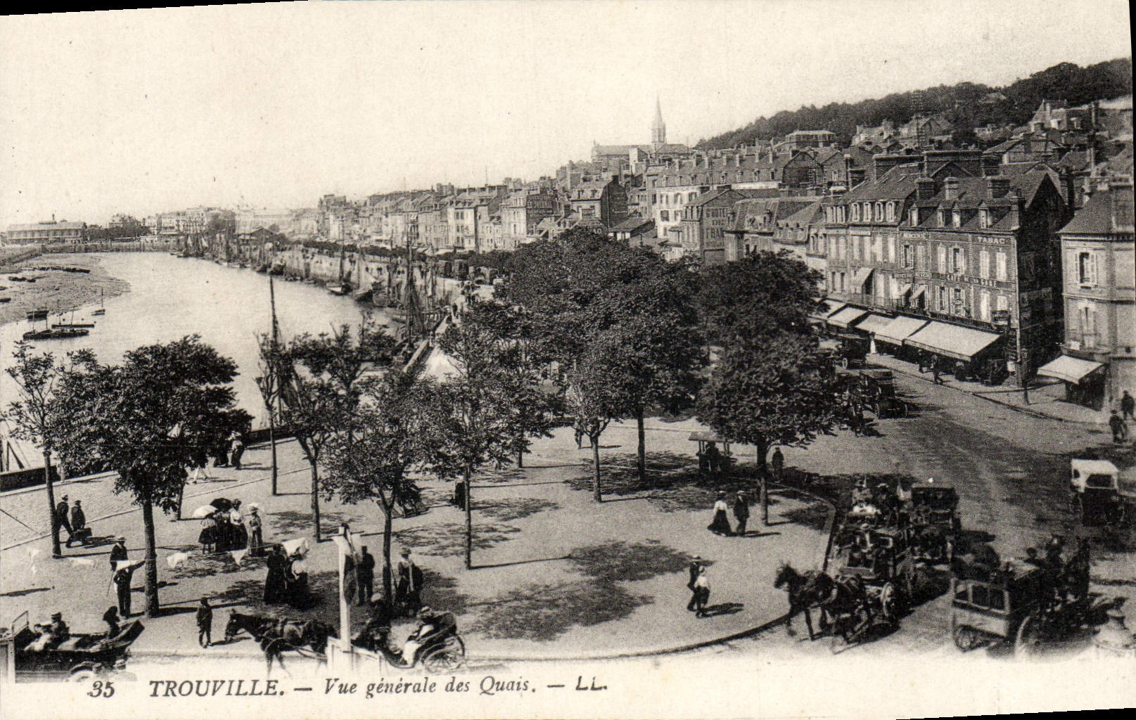 CPA Trouville Vue generale des quais