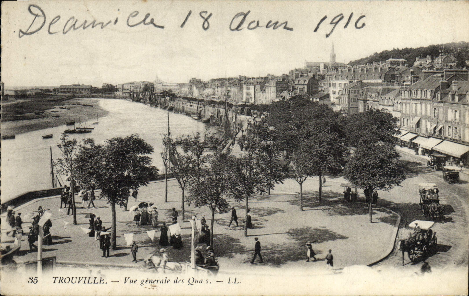 CPA Trouville Vue generale des quais
