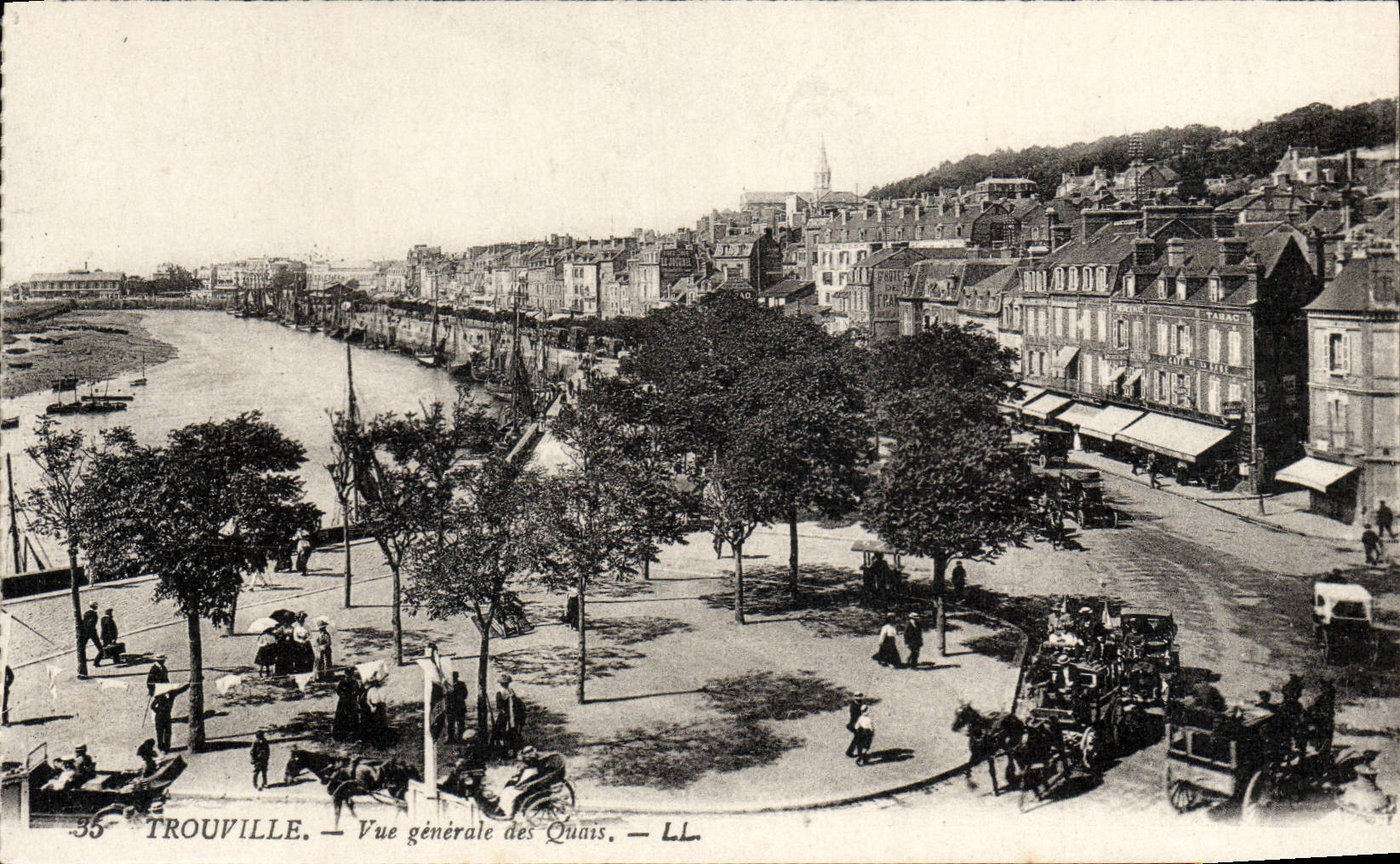 CPA Trouville Vue generale des quais