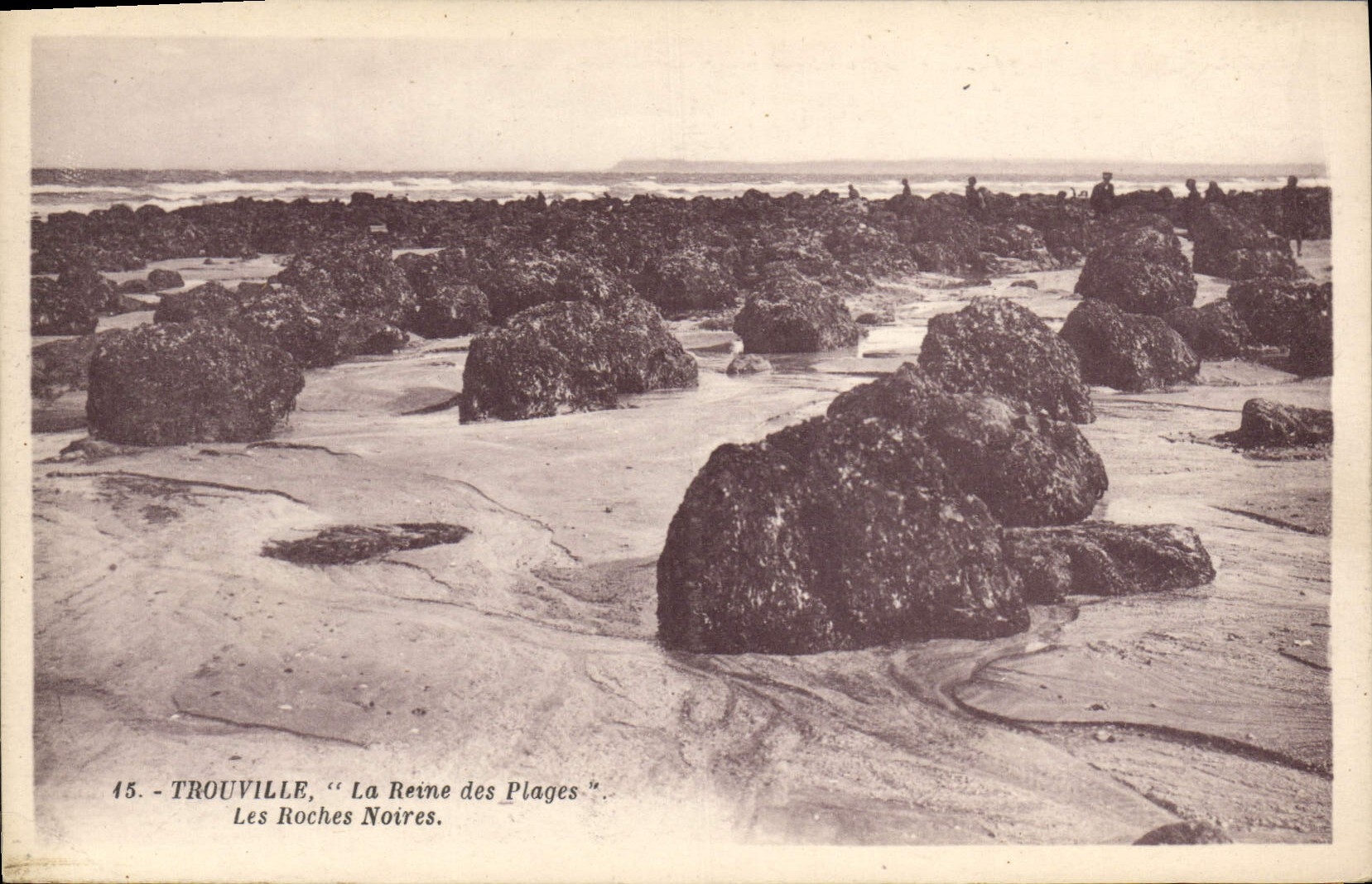 CPA Trouville La reine des plages les roches noires