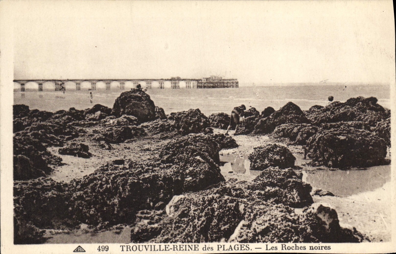 CPA Trouville Reine des plages plage des roches noires