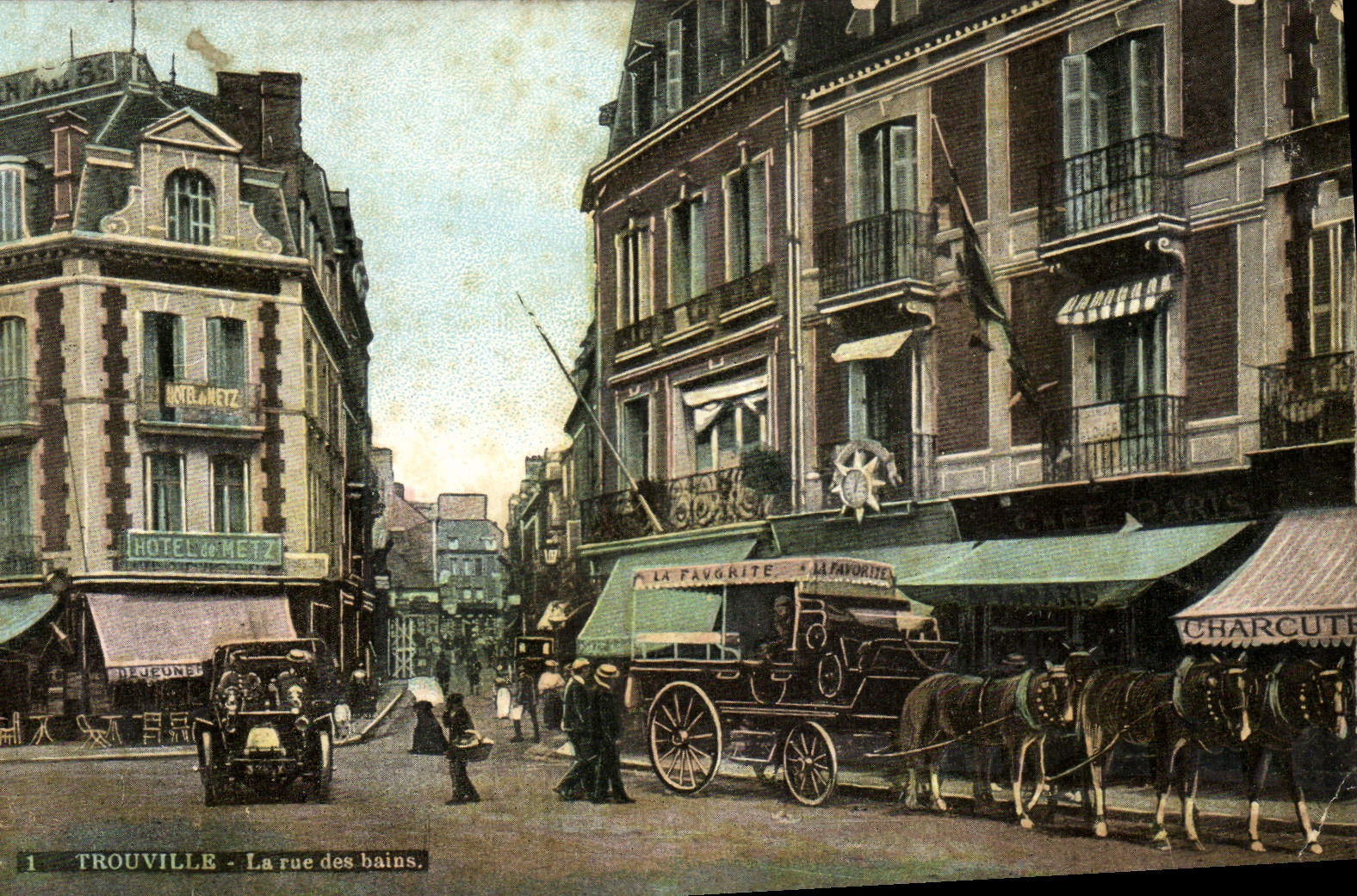 VINTAGE POSTCARD Trouville the street of the baths