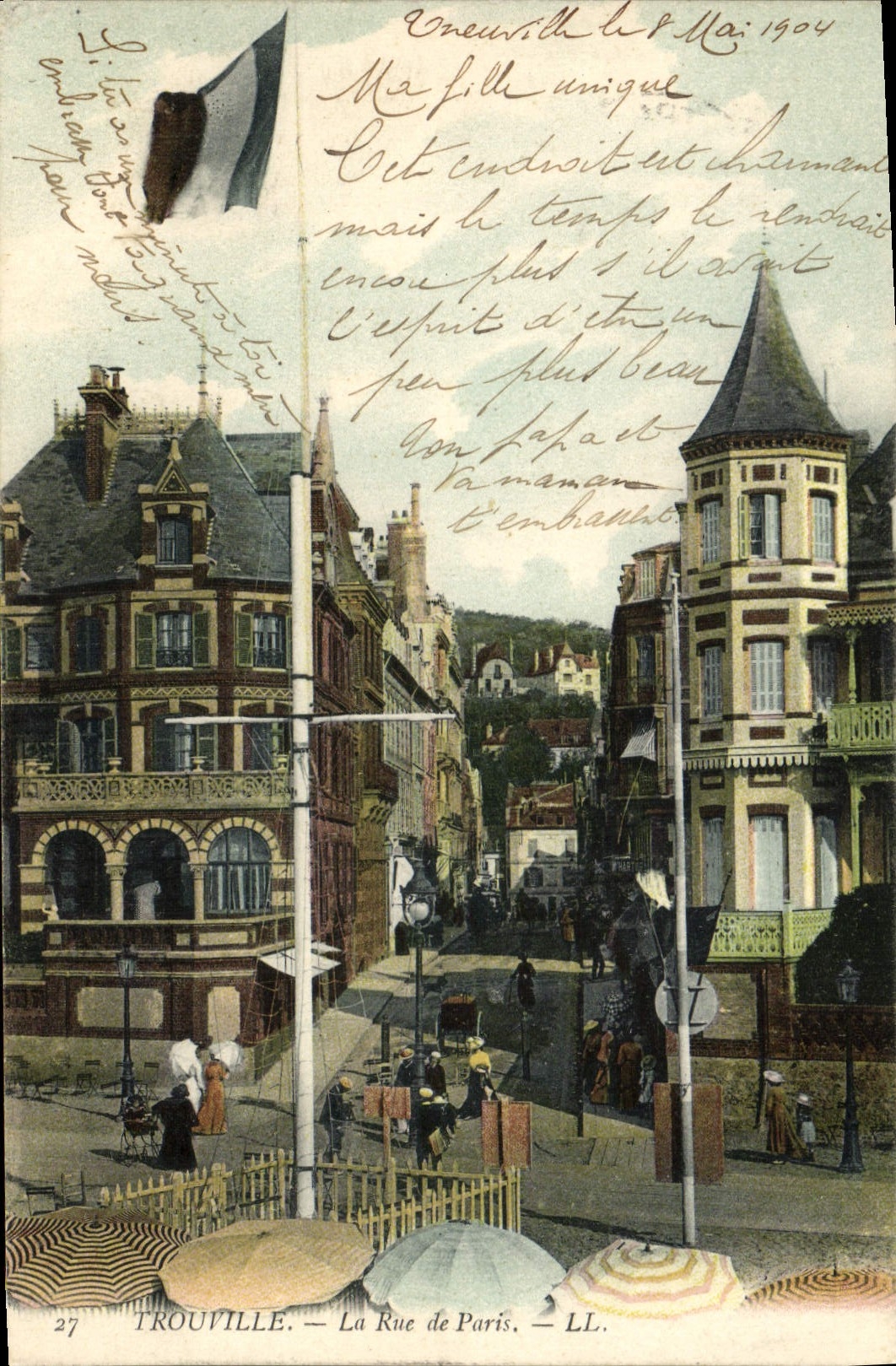 CPA Trouville La rue de Paris