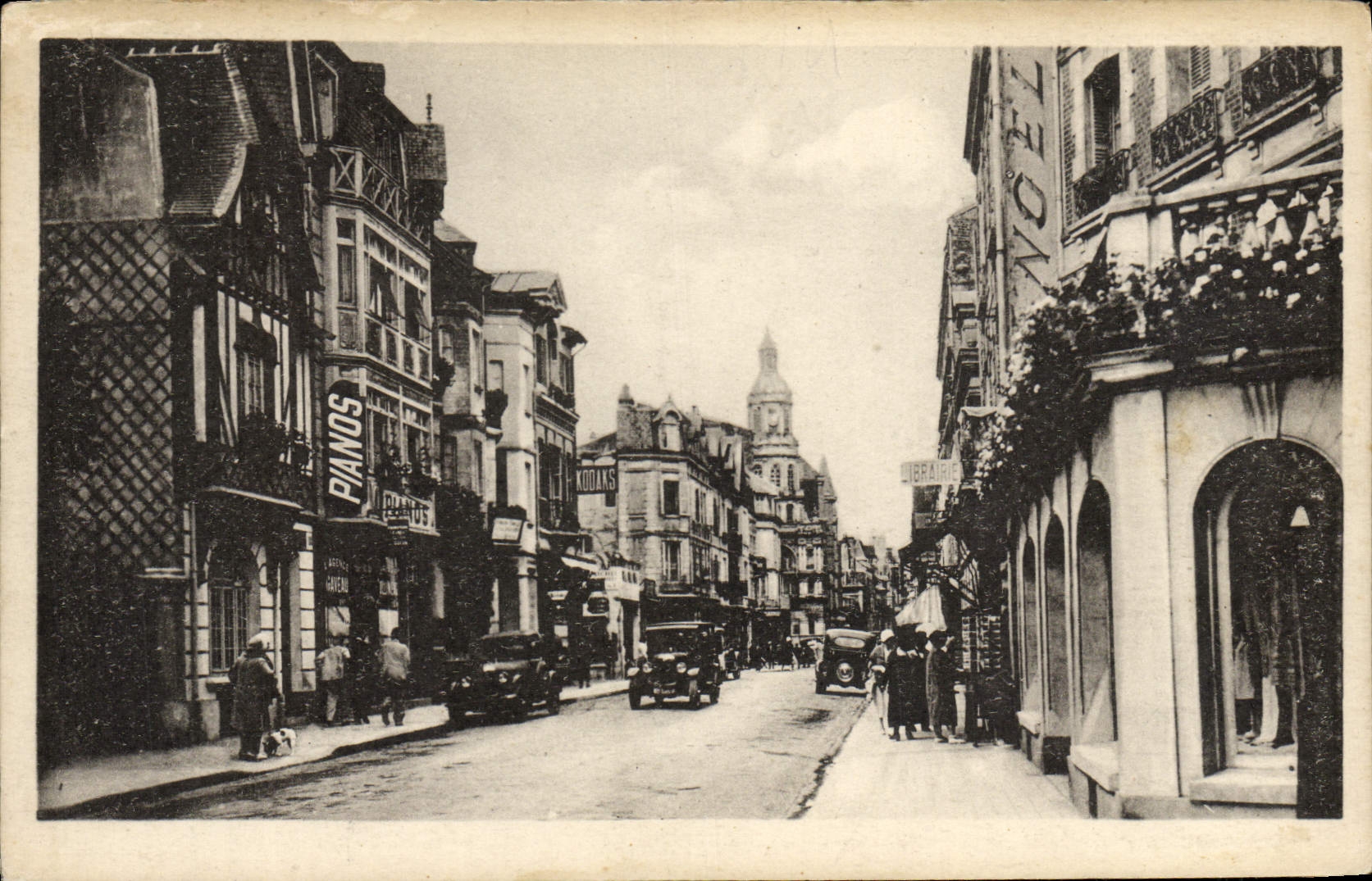 CPA Trouville la reine des plages Pianos 