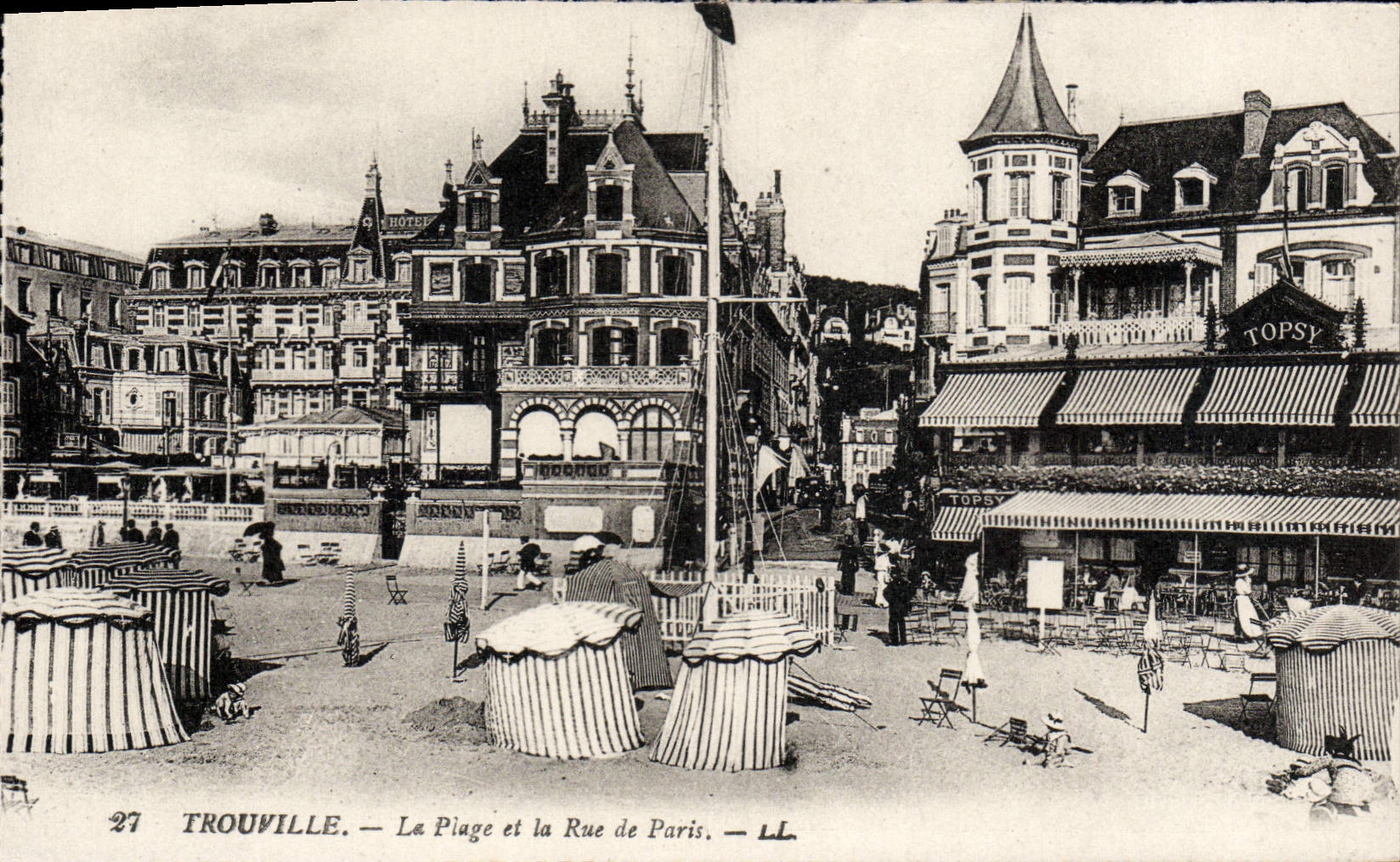 CPA Trouville Le plage et la rue de paris